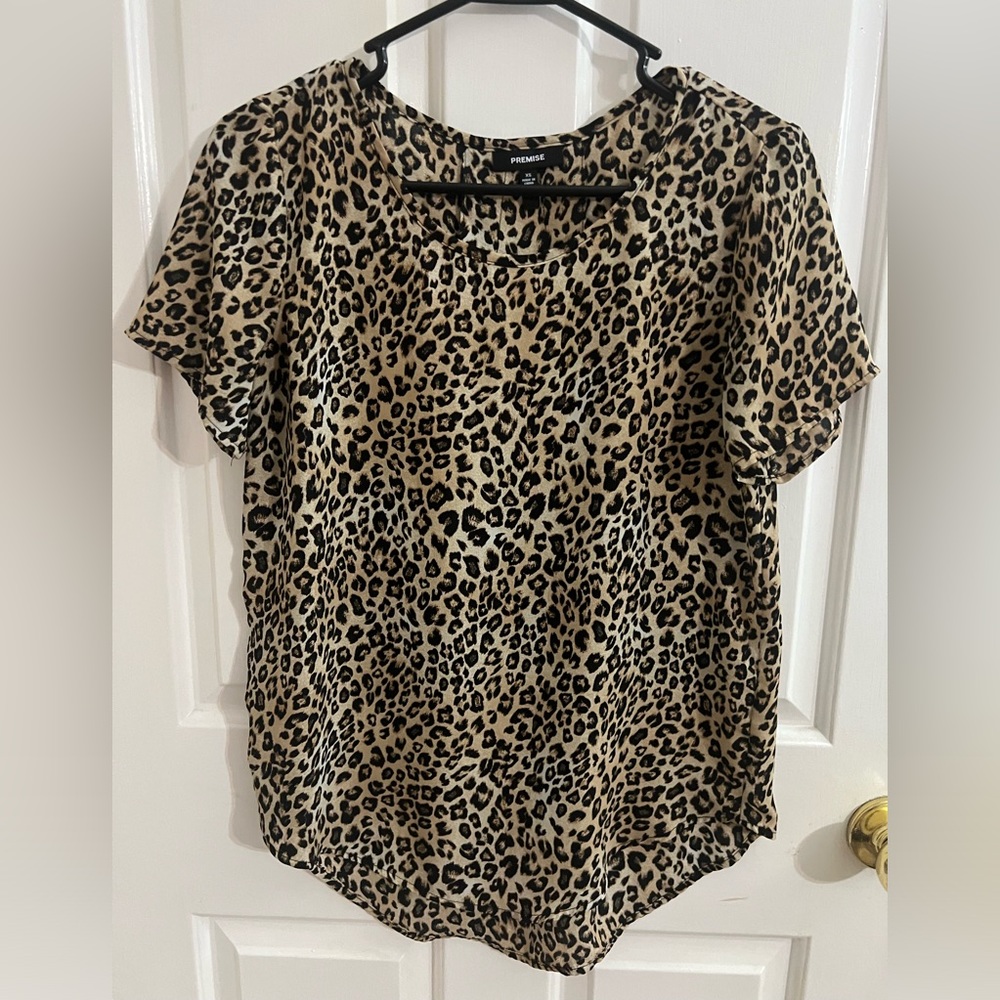 Women’s blouse. Premise XS. Animal print.